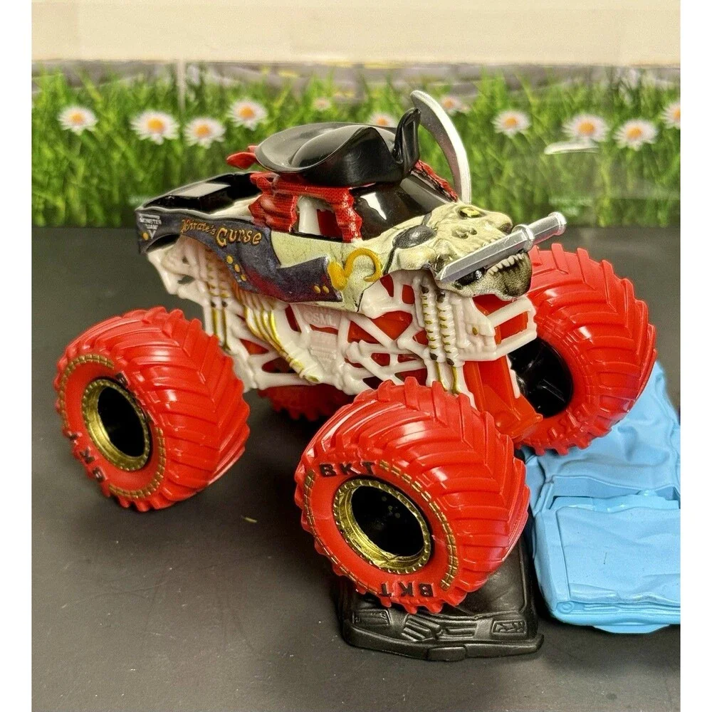 Custom Monster Jam Monster Truck 1:64 Skeleton Pirate’s Curse Red Gold BLK Bone